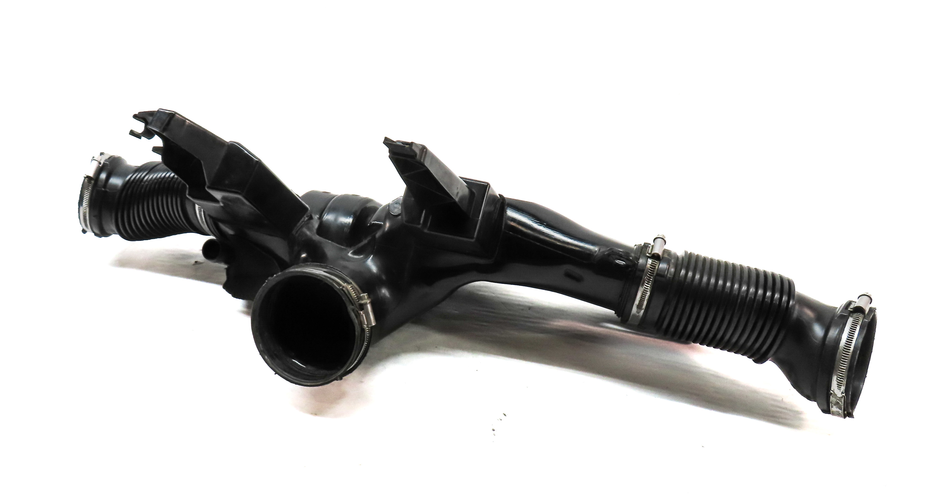 2016 LAND RANGE ROVER (L405) 5.0L SUPERCHARGED AIR INTAKE RESONATOR DAMPER TUBE — exact item pictured